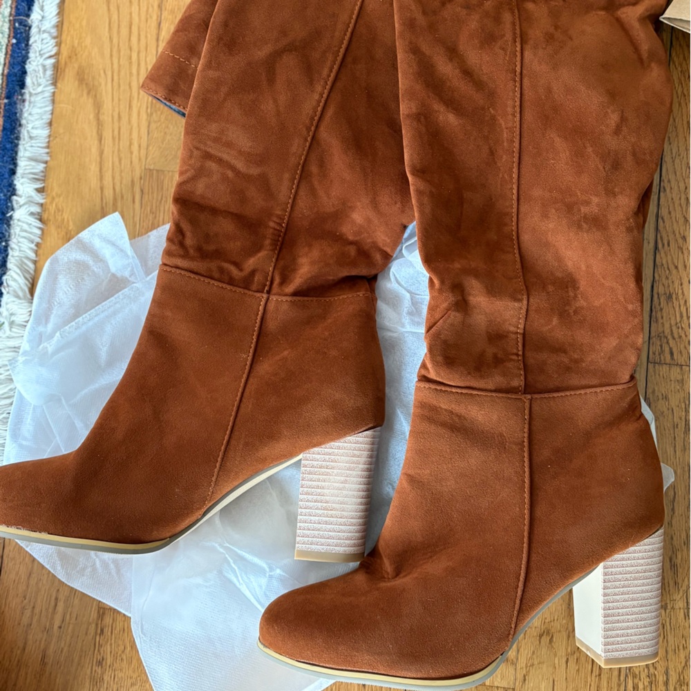 BRAND NEW! Never worn brown boots. Size 40